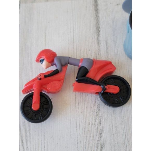 Pixar Incredibles 2 Elastigirl raccoon trash can invisagirl play set toy figure - Picture 2 of 9